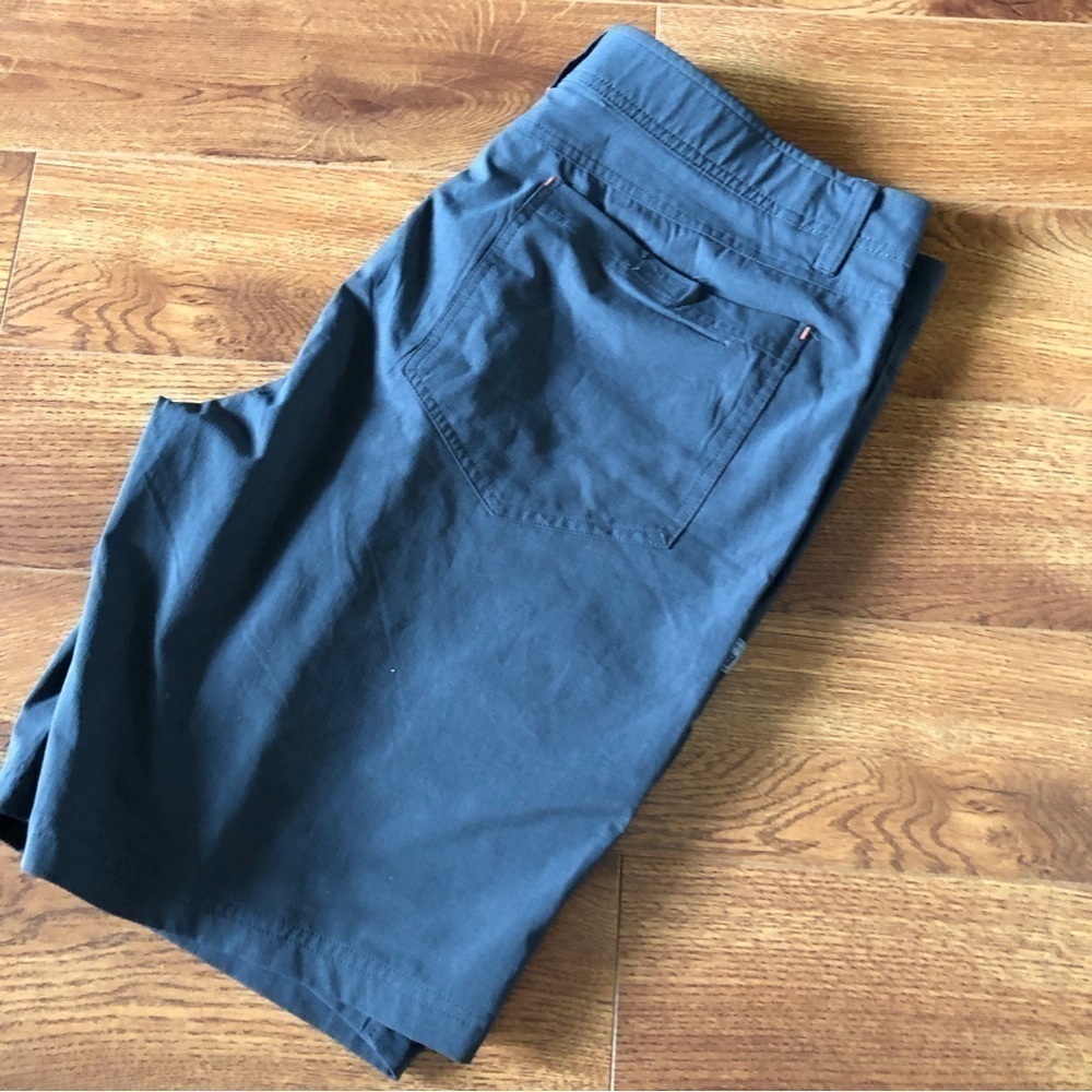 Free Country Lightweight gray hiking shorts in size 38 - Picture 2 of 5